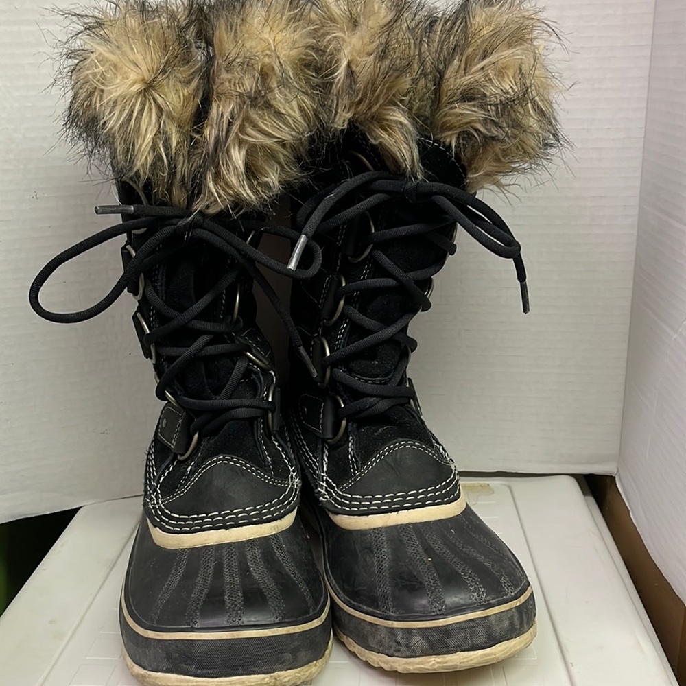 Sorel Joan of Arc waterproof boots. Size 9.5